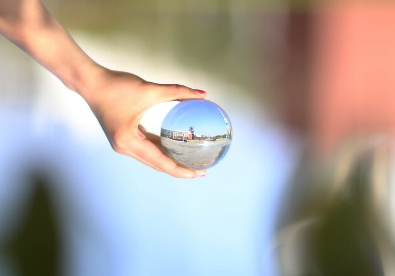 遇见︱有个给你的水晶球，吓了一跳，武汉竟有如此晶莹剔透的大学