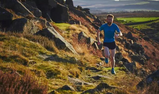 比阿迪好的跑鞋,比阿迪达斯和耐克好的鞋