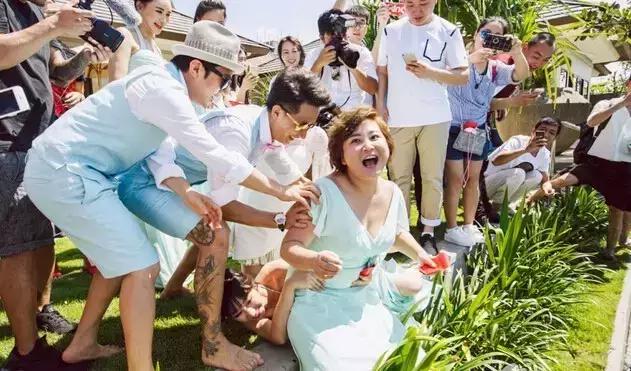 柳岩婚礼被戏弄视频,柳岩在包贝尔婚礼上的遭遇