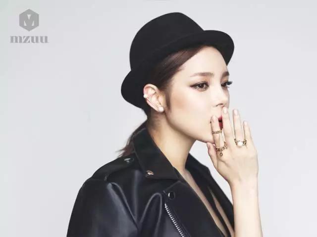 韩剧同款首饰,宋仲基片场被拍与宋慧乔同款卫衣