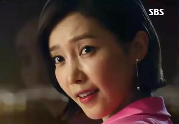 韩剧同款首饰,宋仲基片场被拍与宋慧乔同款卫衣