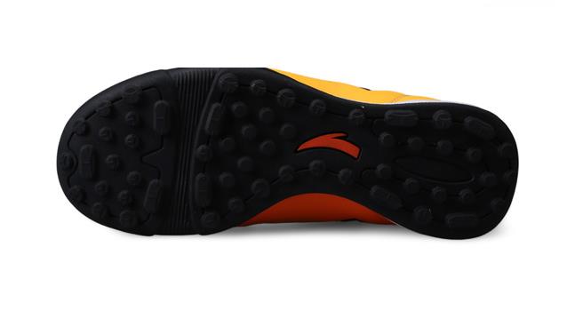 山寨足球鞋,安踏雄狮足球鞋郑智