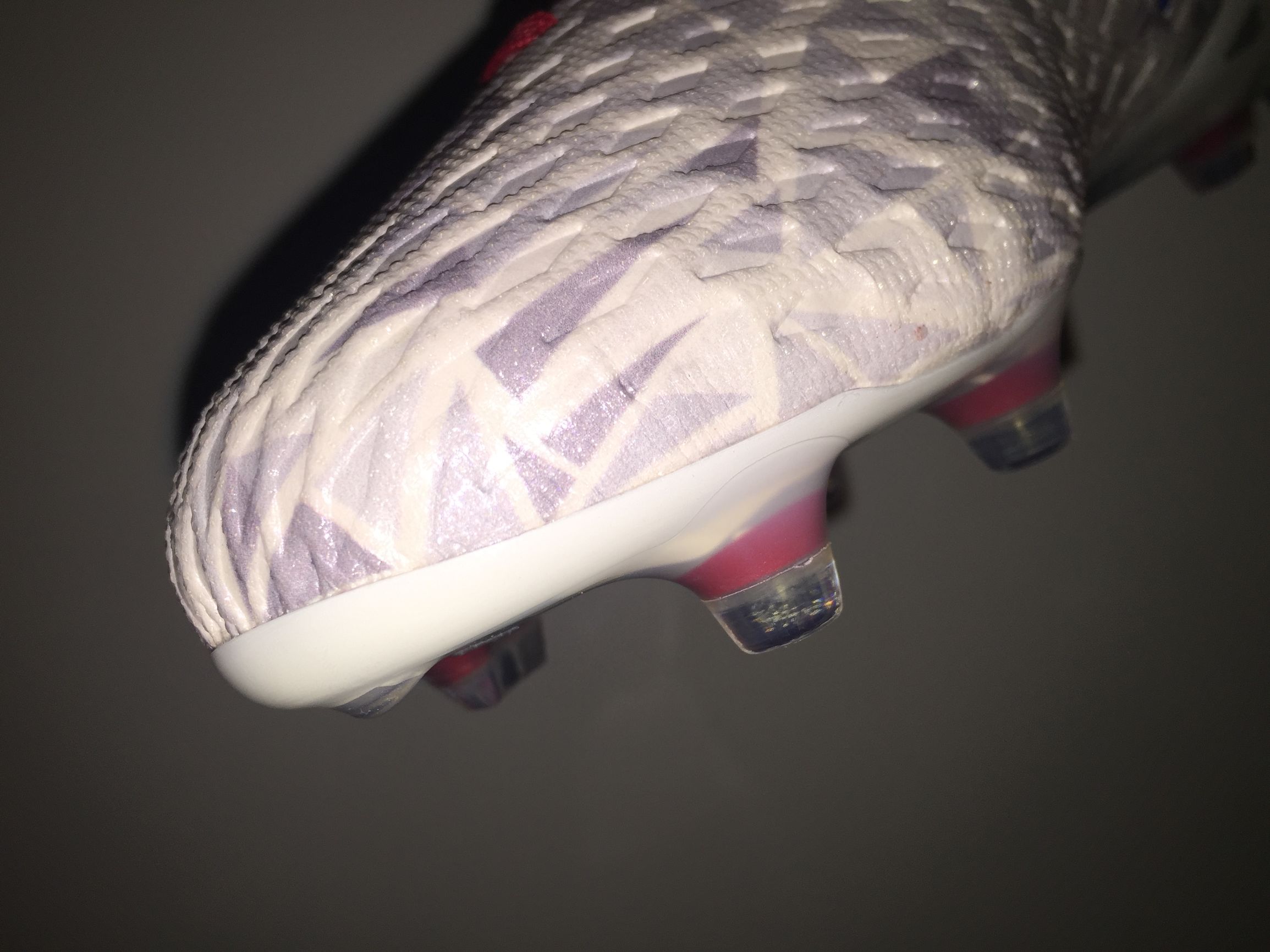 山寨足球鞋,安踏雄狮足球鞋郑智