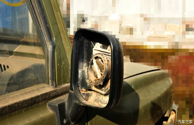 北汽军用勇士视频,国产伞兵突击车越野视频