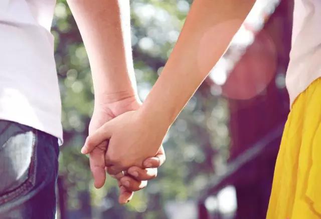 爱上朋友另一半要不要追,爱上好朋友的恋人