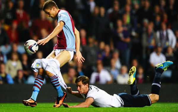 苏亚雷斯咬人是什么比赛,苏亚雷斯经典犯规咬人