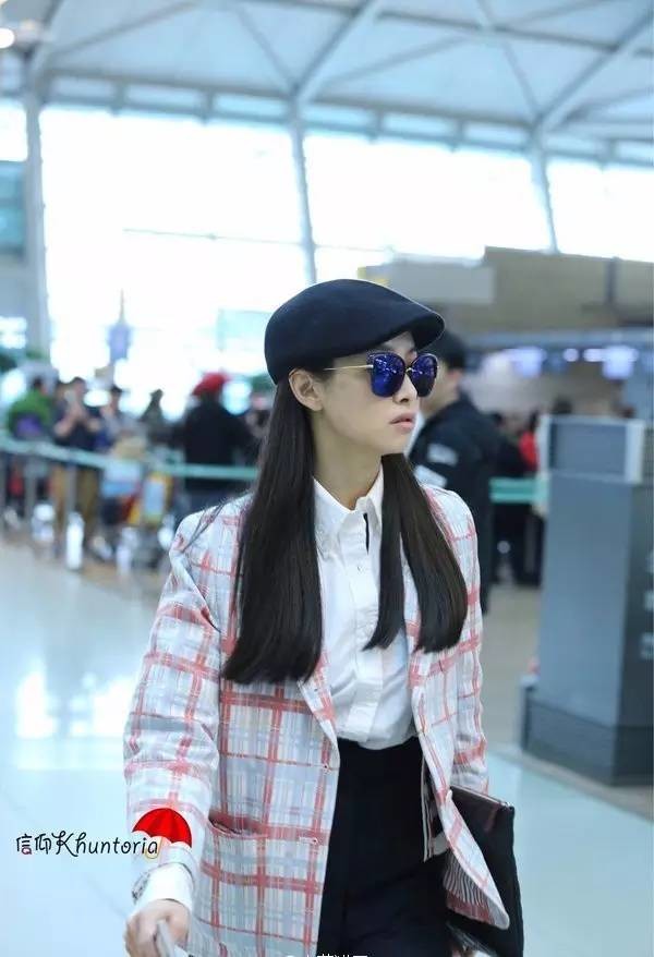 街拍国外夏天最尴尬搭配,2021明星街拍穿搭冬季