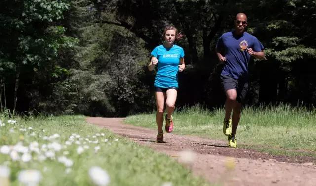 比阿迪好的跑鞋,比阿迪达斯和耐克好的鞋