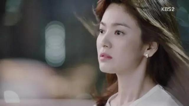 韩剧同款首饰,宋仲基片场被拍与宋慧乔同款卫衣