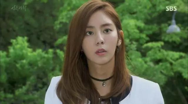 韩剧同款首饰,宋仲基片场被拍与宋慧乔同款卫衣