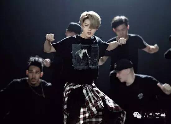 鹿晗因偶像破吉尼斯纪录,鹿晗破了吉尼斯纪录又有事了