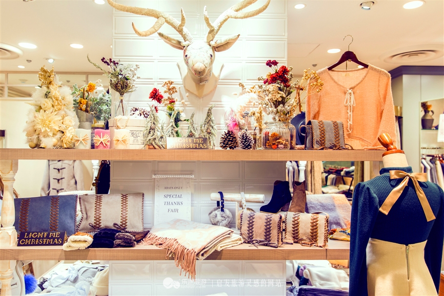 鍦ｈ癁棰勫敭褰╁,鍦ｈ癁褰╁濂楅