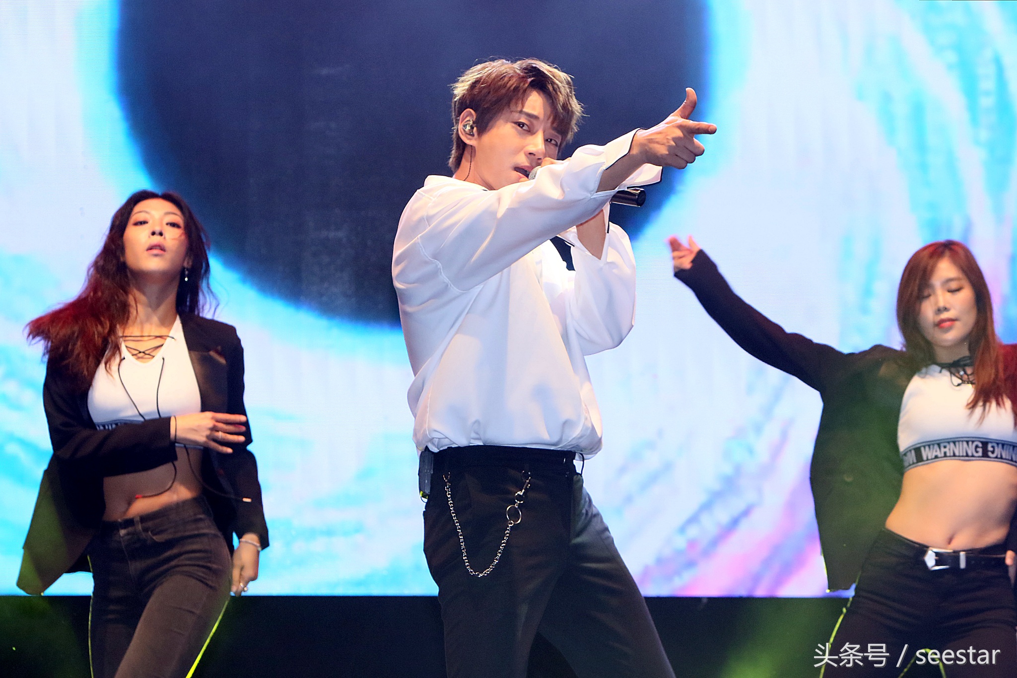 黄致列新闻当事人,黄致列拥抱歌迷