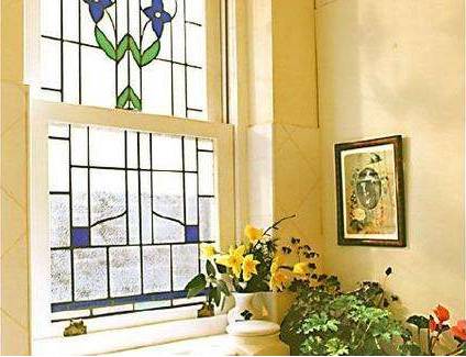 小房间有两个窗户怎么设计好看,房间小窗户用什么好看