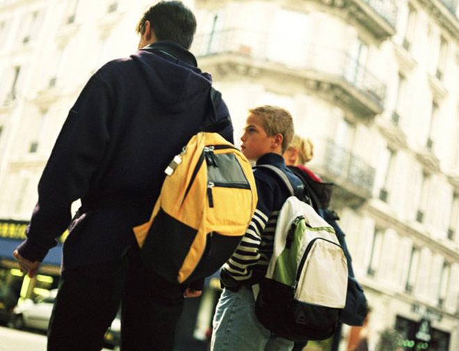 给大家推荐一款双肩包,Doughnut双肩包的多种背法
