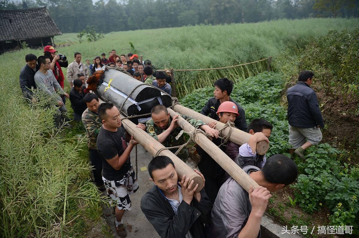 爷爷死后嘴巴怎么也合不上，强行下葬后竟招来祸事！