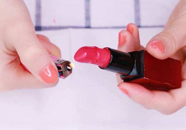 五岁女孩弄坏了亲戚的口红，难道不是她自己买了太贵的口红吗？