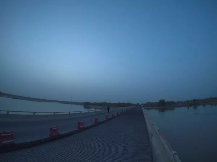 库尔勒的香梨能辨“雌雄”，塔克拉玛干沙漠的胡杨林经历天使之吻