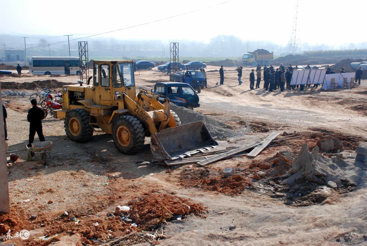 修路占用农村耕地补偿标准哪里查,农村修路占用良田补偿标准是多少