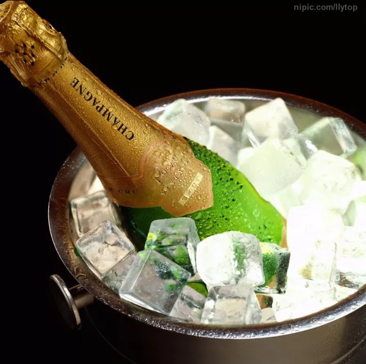 起泡酒三种开法,起泡酒如何打开不会喷