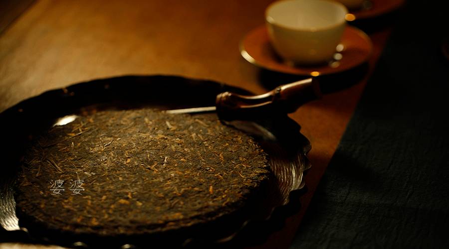 如何撬开一饼普洱茶，手把手教程