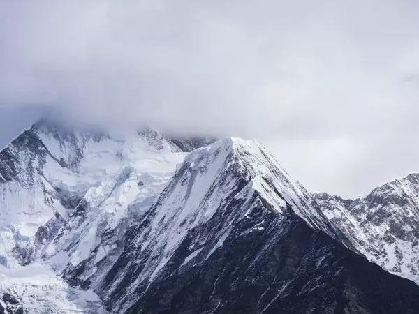 攀登贡嘎雪山死亡率,贡嘎雪山主峰有人登顶过吗