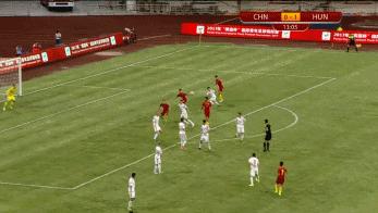 梅西贴地斩守门员,梅西点球攻破力瓦科维奇的球门