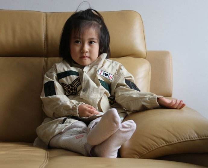 五岁女孩弄坏了亲戚的口红，难道不是她自己买了太贵的口红吗？