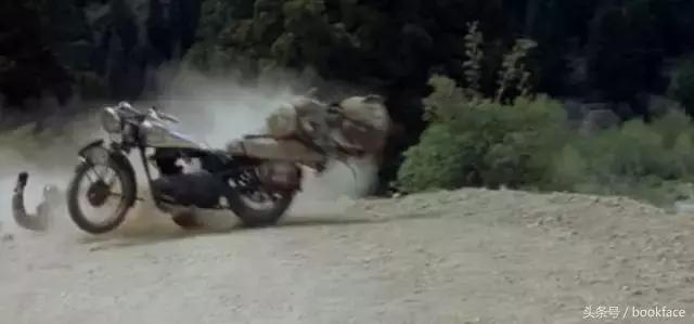 被印在衣服上次数最多的他，身中9枪而死，死后还被砍下双手