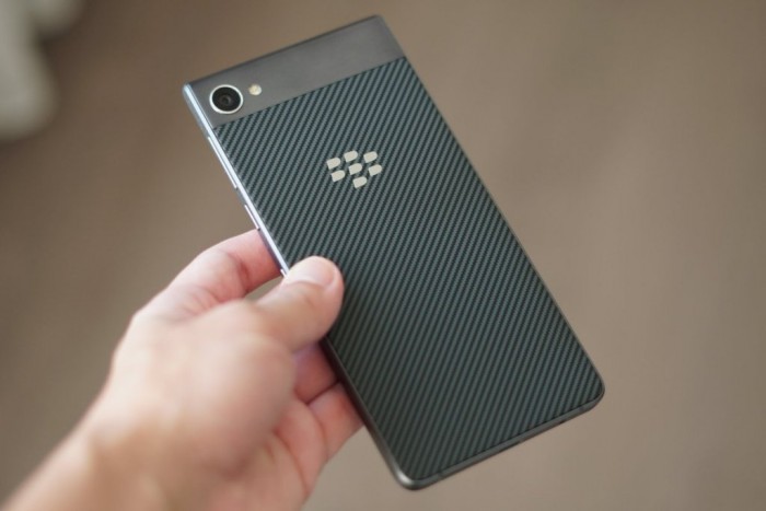 鞭策设计师的节奏黑莓新手机BlackBerryMotion竟然这样设计