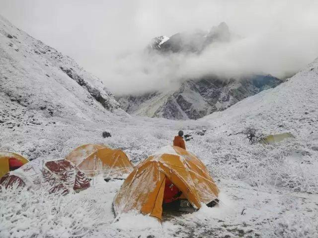 攀登贡嘎雪山死亡率,贡嘎雪山主峰有人登顶过吗