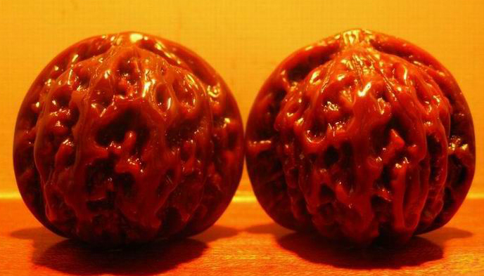 商家文玩核桃刷油,刚买的新文玩核桃要不要上油