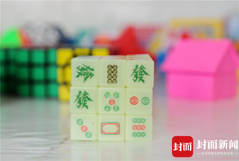 魔方神童用脚复原三阶魔方,魔方哥复原15阶魔方2小时