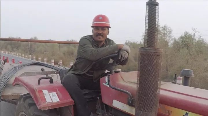 库尔勒的香梨能辨“雌雄”，塔克拉玛干沙漠的胡杨林经历天使之吻