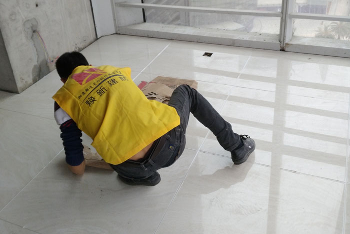 凡东尼瓷砖美缝剂施工视频,美缝剂瓷砖缝潮湿能施工吗