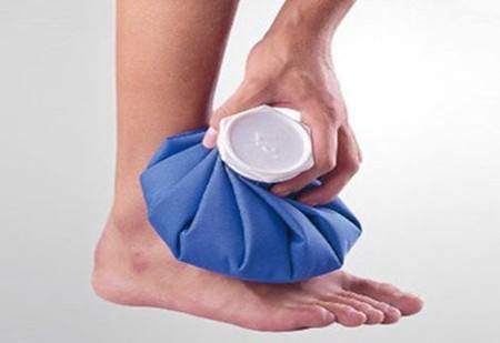 扭伤的12个治疗方法