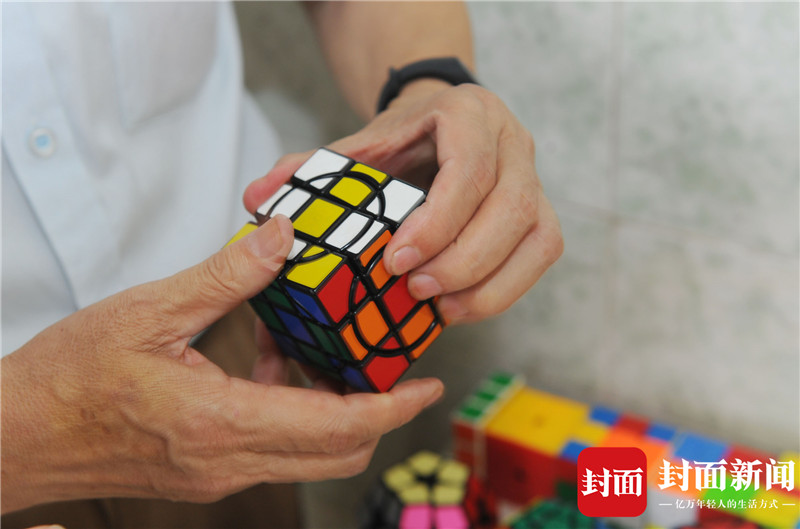 魔方神童用脚复原三阶魔方,魔方哥复原15阶魔方2小时