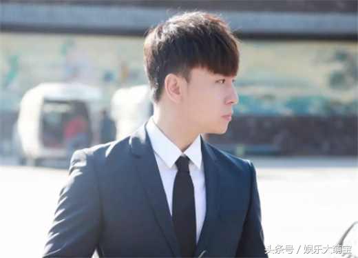 他年轻时颜值不输鹿晗,曾因长相酷似鹿晗而声名鹊起