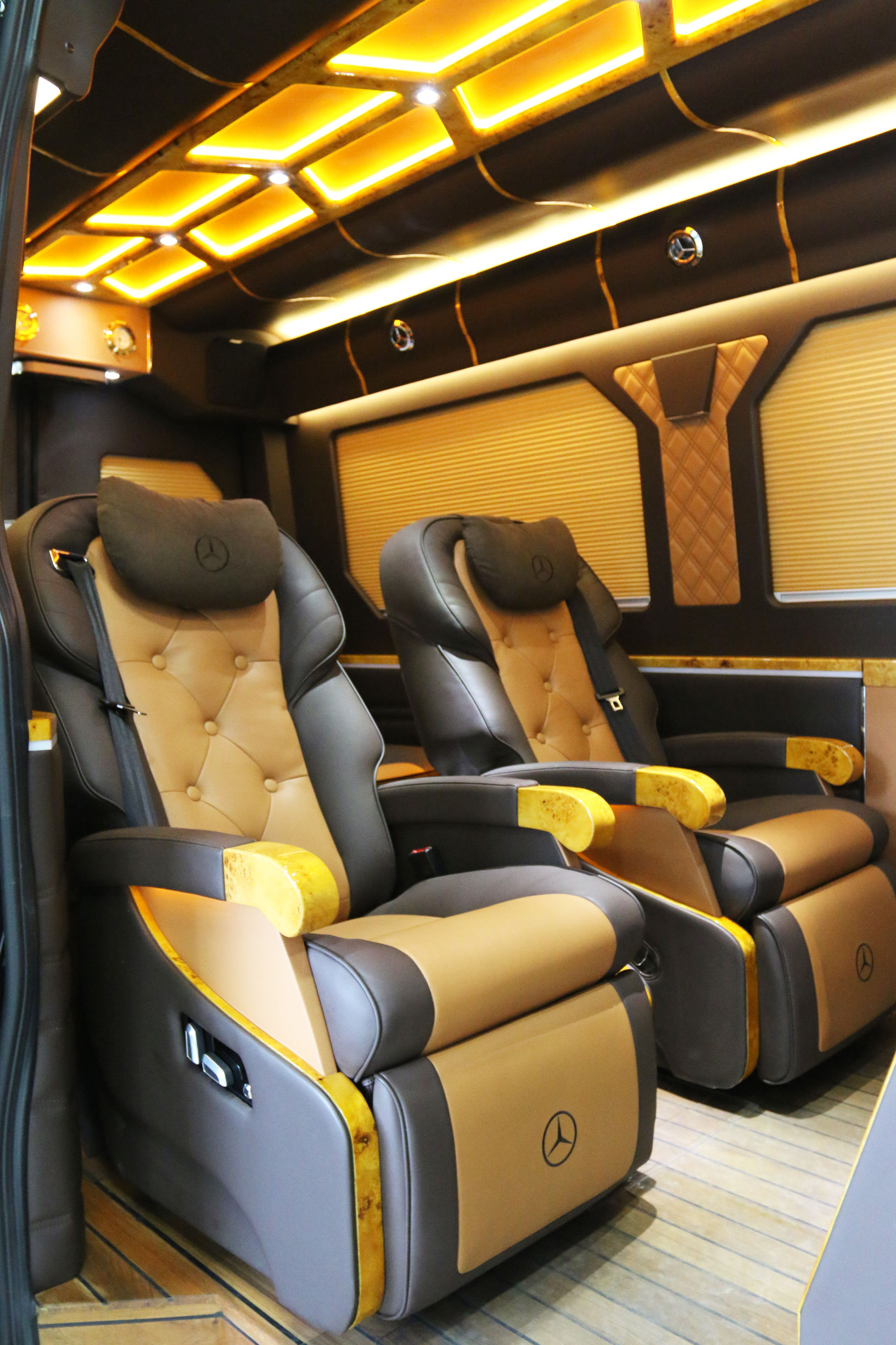 最新款进口奔驰斯宾特7.3米,奔驰斯宾特7.2米