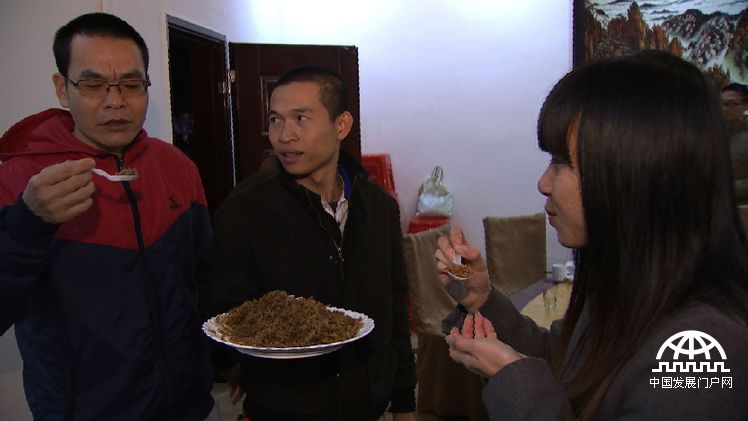 致富经年轻小伙养豪猪发家致富,致富经养蛇视频全集