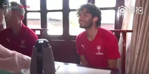 幽默搞笑：图五：水还没开始放，就想跳水了，打一成语