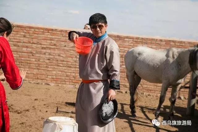 去了内蒙为什么敬酒三杯，哈达怎么接，马奶也是良药？