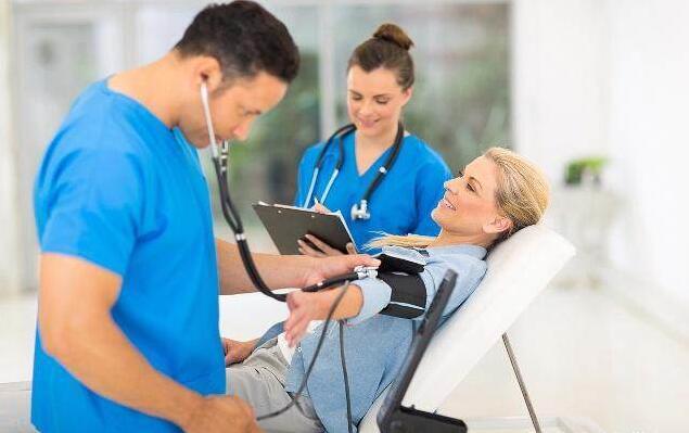 甲亢患者高血压通常表现为什么,甲亢引起的哮喘该如何缓解