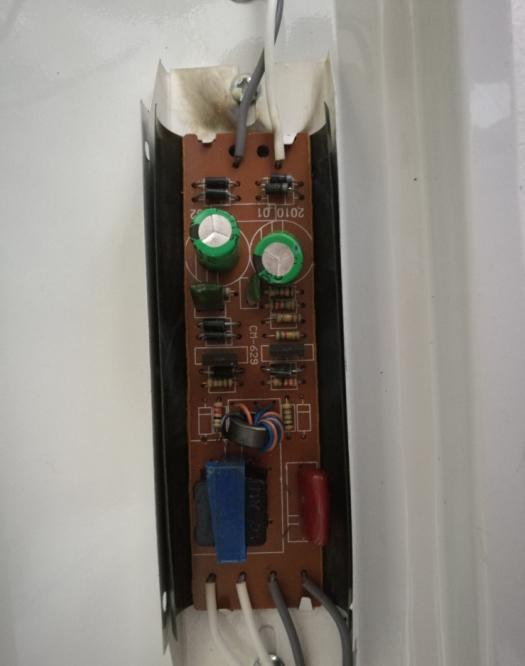 厨房吸顶灯坏了怎么换灯泡,厨房吸顶灯坏了要全换掉吗