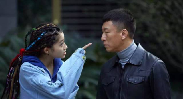 奔跑吧关晓彤和鹿晗迪丽热巴,鹿晗对关晓彤和迪丽热巴不同态度