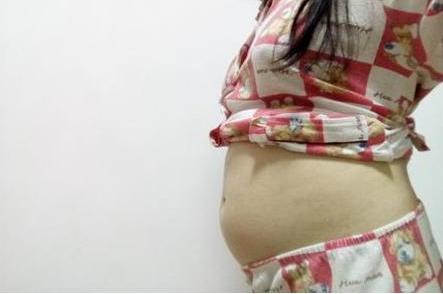 产妇刚生下宝宝再次被推进产房,产妇刚生下孩子医生却一脸难堪