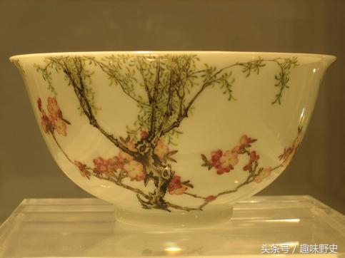 明清瓷器为什么那么多人收藏，看看拍卖的十大天价瓷器你就知道了