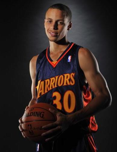 斯蒂芬库里篮球教学,斯蒂芬库里底角投篮自信回头