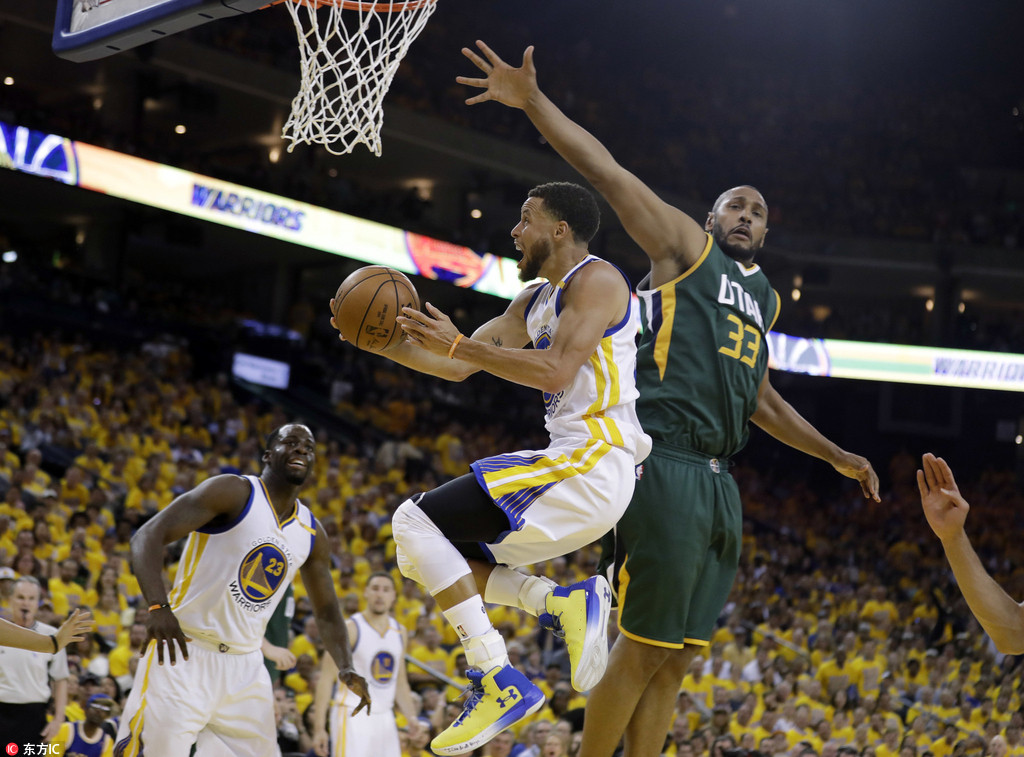 斯蒂芬库里篮球教学,斯蒂芬库里底角投篮自信回头