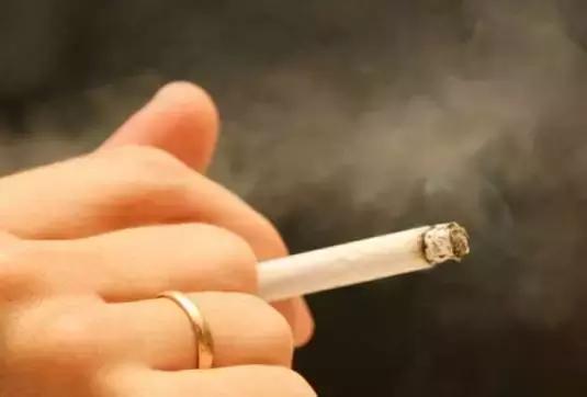 微信上这6件事做不得！不能卖美瞳、卖香烟……代购们你都知道吗？